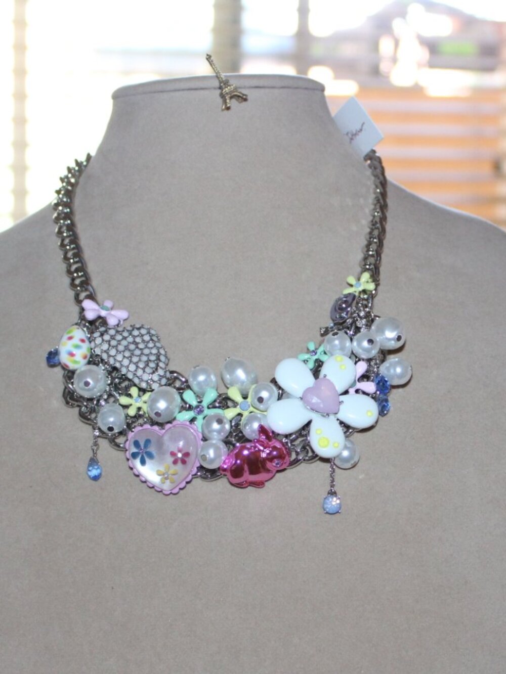 NWT Betsey Johnson bib statement necklace and matching earrings set. STUNNING! - Picture 8 of 15